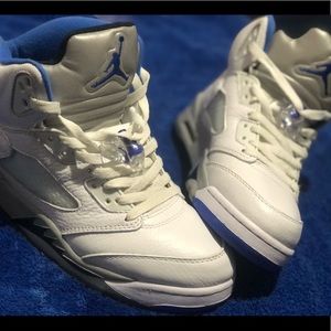 Retro raging bull 5’s